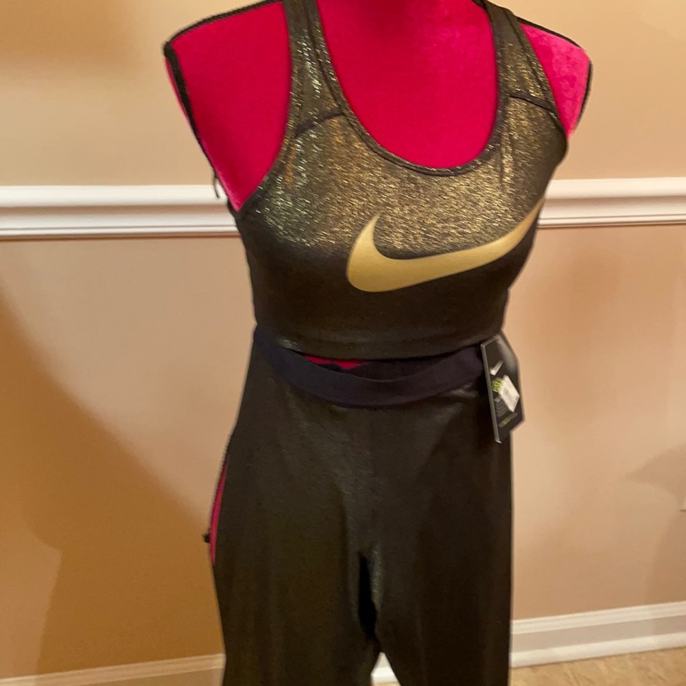 Nike crop top and pants workout set!!